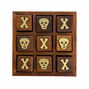 Jeu de Tic Tac Toe Pirate Skull & Bones |   Jeu de société de stratégie en bois fait main |   Jeu de société familial haut de gamme pour enfants et adultes - Product Image 1
