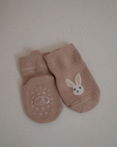 Peekaboo Chaussettes en mélange de coton avec motifs d'animaux mignons pour bébés et enfants – Chien, lapin et écureuil - Product Image 5