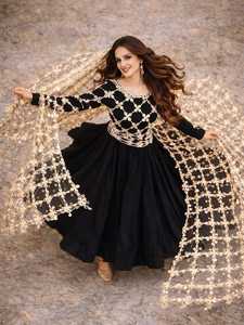 Robe Anarkali traditionnelle indienne et pakistanaise pour femmes, longueur au sol, avec dupatta en crochet beige, coton noir, coupe ample, tenue de mariage - Product Image 4