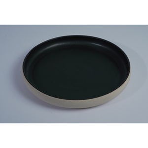 Assiettes en céramique blanche de la marque Agung Keramik, style Japandi, pour un usage quotidien, toutes tailles, non toxiques, compatibles lave-vaisselle, origine indonésienne - Product Image 2
