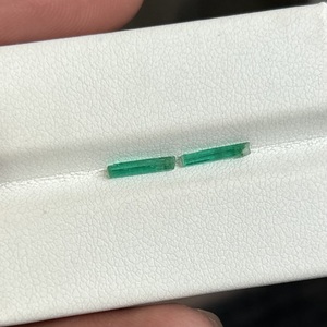 Esmeralda Afgana Panjshir de 0.41 Ct, 2 Piedras, Gema Natural en Bruto para Facetistas, Joyeros y Compradores de Gemas - Product Image 2