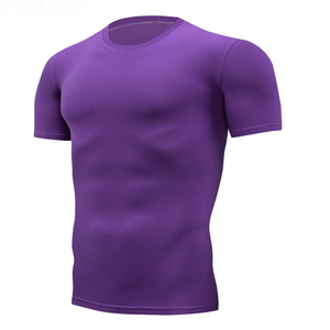 เสื้อยืดออกกำลังกายผู้ชายแบบรัดรูป พิมพ์ลาย ยืดหยุ่น แห้งเร็ว แขนสั้น สีพื้น เรียบง่าย สวมใส่สบาย - Product Image 1