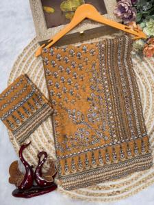 La beauté éclatante du sari en faux georgette avec des motifs découpés Dana et des broderies miroir réelles, accompagné d'un chemisier fait main avec des broderies miroir réelles. - Product Image 3