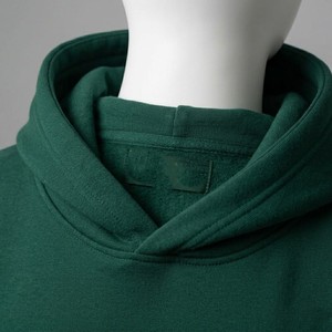 เสื้อฮู้ดดี้ผู้ชายคุณภาพสูง สีเขียว ประดับคริสตัลหรูหรา สไตล์สตรีทแวร์ ลายจุดเงา ใส่สบาย เหมาะสำหรับฤดูหนาว - Product Image 3