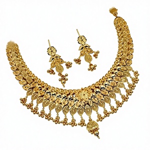 Magnifique ensemble de collier et boucles d'oreilles en or massif 22 carats, bijoux de mariée indiens traditionnels, collier ras-du-cou en or fin fait main - Product Image 1