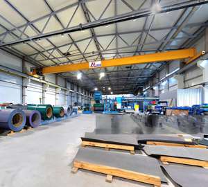 Fabrication de grues à pont robustes pour les opérations de manutention de matériaux industriels dans les usines de production modernes - Product Image 3