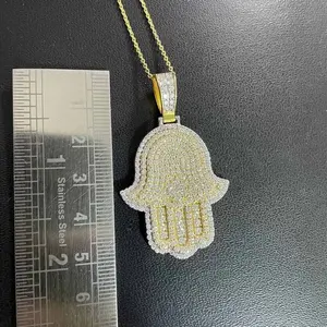 Colgante de Mano de Hamsa Iced Out con Moissanita, Estilo Hip Hop, de Plata de Ley 925 Bañada en Oro, con Micro Pavé de Moissanita - Product Image 1