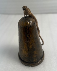 Vintage Iron Cow Bell Hanging <b>Ornament</b> With Jute Rope For Farmhouse Kitchen And Living Room Decor - Product Image 3