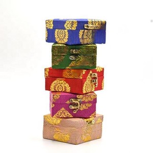 Caja organizadora de viaje de joyería con brocado Shagun, caja de efectivo cuadrada, recuerdo de regalo para cajas de joyería de estilo indio - Product Image 1