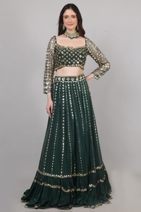 Lehenga choli de créateur pour femme Royal Glam Fashion, couleur verte, avec travail de sequins, perles, miroirs et fils. - Product Image 5