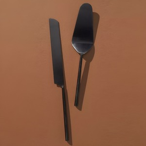 Cuchara para Servir Pastel con Acabado Negro Mate, Herramienta de Servir Postres de Metal de Diseño de Primera Calidad para Eventos de Novios - Product Image 2