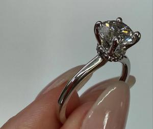 แหวนหมั้นเพชรทรงกลมเพาะเลี้ยงในห้องปฏิบัติการ ทองคำแท้ 14K 18K แบบหนามเตยประดับเพชรรอบวง ดีไซน์คลาสสิกสำหรับขอแต่งงาน ขายส่งเครื่องประดับ - Product Image 3