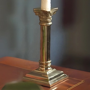 Candelabro de latón antiguo de lujo Adornado Acanthus Leaf Top Vintage Wedding Accent - Product Image 1