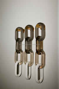 Chaînes en résine surdimensionnées bicolores avec motifs d'art populaire mettant en valeur la variété des couleurs pour la décoration intérieure par Wonder Overseas - Product Image 2