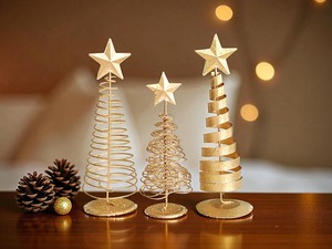 Ensemble d'arbres de Noël en métal doré de luxe pour la décoration de table, centre de table festif et style hivernal moderne, provenant d'Inde - Product Image 1