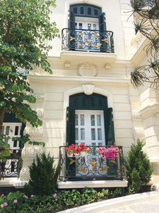 Modern Solid Iron Stair Railing with Ornate Scroll Design Rust Resistant & UV Protected for Indoor Balcony or Staircase - Product Image 3