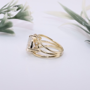 Anillo de compromiso de oro amarillo con diamantes cultivados en laboratorio Toi et Moi, corte almohada y pera, dos piedras, banda dividida, triple banda, joyería fina, regalo - Product Image 2