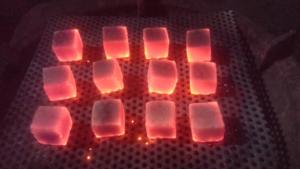 Une expérience de narguilé délicieuse, enrichie par des briquettes en cube qui rehaussent le goût de vos chichas - Product Image 4