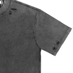Camiseta de algodón vintage para hombre, de corte holgado, con hombros caídos, lavado ácido y efecto desgastado, de peso pesado. - Product Image 4