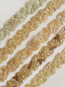 Ribete trenzado dorado de 25 mm con lentejuelas y cuentas, encaje ecológico lavable para bufandas, zapatos y prendas católicas al por mayor - Product Image 6