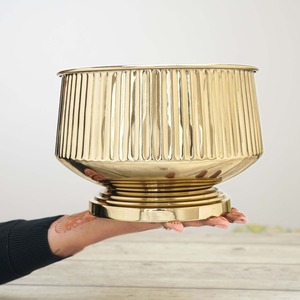 Vase de table moderne fait main, finition dorée, design côtelé, bol décoratif - Product Image 1