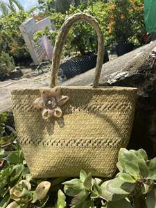 กระเป๋าชายหาดสานจากหญ้าทะเล งานฝีมือ วัสดุ: หญ้าทะเลธรรมชาติ; ใช้: สำหรับทริปวันหยุดสุดสัปดาห์; แหล่งกำเนิด: งานฝีมือทำมือจากเวียดนาม - Product Image 5