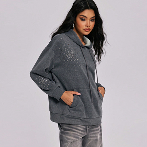 Sudadera Corta con Capucha Extra Grande para Mujer, Diseño Personalizado OEM, con Detalles de Lentejuelas, Hombros Caídos, Manga Larga, Gris, Tejida, para Otoño - Product Image 4