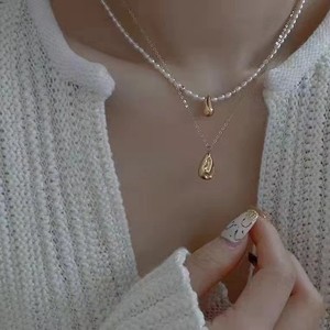 Collier pendentif de mode européenne à perles à double rangée, design goutte d'eau tridimensionnel, élégant collier de perles d'eau douce - Product Image 2