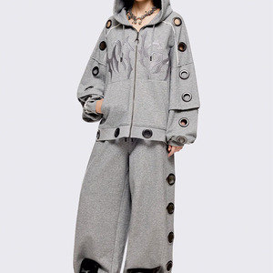 Sweat à capuche zippé en molleton de coton épais pour femme, avec motif graphique personnalisé, style streetwear, coupe oversize, design à œillets métalliques, fournisseur de sweats décontractés - Product Image 2
