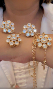 Ensemble collier long en moissanite Polki CZ avec boucles d'oreilles clous et bracelet ajustable, idéal pour les fêtes et le bureau - Product Image 1