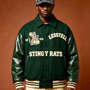 เสื้อแจ็คเก็ต Letterman แบบสั่งทำ สีเขียว แขนเสื้อตัดสี ลายการ์ตูนมาสคอต ปักลายเชนีล เสื้อแจ็คเก็ตวาร์ซิตี้ ผู้ผลิตเสื้อแจ็คเก็ตเบสบอล - Product Image 2