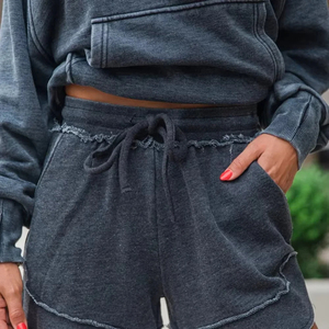 Conjunto de Sudadera con Capucha y Pantalones Cortos Gris Pizarra para Mujer, con Cierre de Media Cremallera, Costuras Visibles y Ribete sin Rematar, con Cordón Ajustable, Venta al por Mayor OEM - Product Image 5