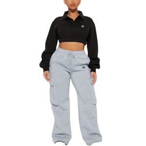 Ensemble de survêtement en molleton de coton de bonne qualité pour femmes, sweat-shirt court et pantalon cargo, logo personnalisé, fournisseur OEM ODM - Product Image 1