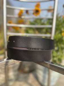 Ceinture élégante pour homme en cuir de vache véritable fait main avec détail brodé et boucle en fer de style western, largeur 3,5 cm - Product Image 2