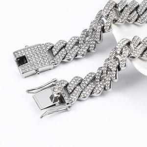 Collier AMBER JEWELS de luxe en argent sterling plaqué or et platine, maillons glacés, forme géométrique, brillant et étincelant, pièce maîtresse - Product Image 3