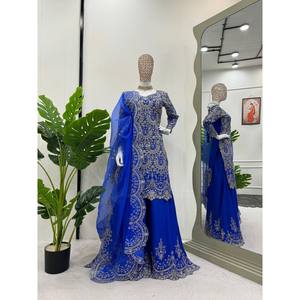 Ensemble haut-bas et dupatta XL de designer avec fil et séquence - Product Image 1