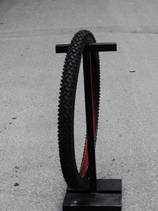 Pneu de vélo pliable KB102 KUMA en caoutchouc naturel durable à motif de blocs, avec bande de roulement à crampons noirs, pour usage urbain, VTT et vélos pliants - Product Image 6