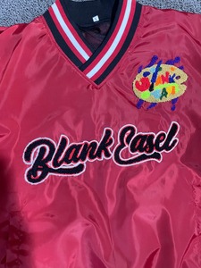 Chaqueta Cortavientos Roja de Nailon con Cuello en V para Hombre, Ligera, Estilo Urbano, con Logotipo Personalizado, Sudadera con Forro de Malla - Product Image 4