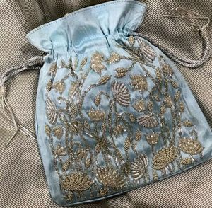 Sac Potli en Coton Brodé Zari de Luxe pour Femme, Fait Main, Festif, Ethnique, de Créateur, Forme Pochette de Mariage - Product Image 1