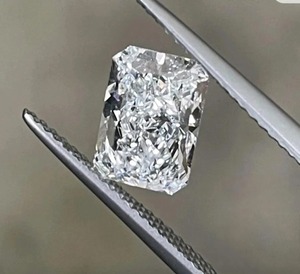 Diamante Radiante de Laboratorio de 4CT, D VS1, Certificado IGI, CVD 3EX, Corte Excelente, Proveedor Mayorista para Compradores Internacionales de Diamantes - Product Image 1