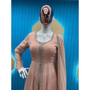 Conjunto de Diseñador con Top y Pantalón de Gasa con Corte en A y Dupatta, Cintura Imperio, para Fiestas - Product Image 2
