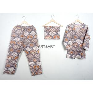 Ensemble de pyjama pour femmes, élégant, en coton, col en V, manches longues, imprimé jungle, confort ultime, douceur, respirant - Product Image 1
