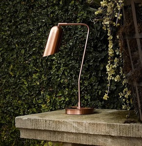 Lámpara de Mesa de Noche de Latón con Acabado Antiguo y Base de Diseño para Decoración de Interiores - Product Image 1
