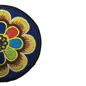 Écussons brodés personnalisés haut de gamme, écologiques, avec logo, paillettes et résine, design sur mesure, badges brodés à la main, faible MOQ, pas cher 2026 - Product Image 3