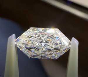 Paire de diamants CVD hexagonaux à taille modifiée, cultivés en laboratoire, de 1,00 à 3,00 carats, polis à la main en Inde pour la fabrication de bijoux (boucles d'oreilles) - Product Image 4