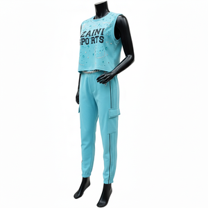 Ensemble sans manches pour femme en maille polyester élasthanne de haute qualité, pantalon cargo à empiècements latéraux, logo personnalisé thermocollé avec strass, ensembles pour femme - Product Image 4