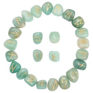 Pierres de jade vertes gravées de symboles Futhark, forme irrégulière, pierres précieuses polies, objet d'art de collection, cristal roulé fait main - Product Image 3
