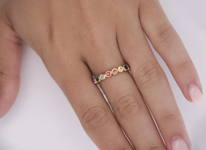 Anillo de Eternidad Moderno de Oro de 10K con Circonitas Cúbicas Creadas en Laboratorio, Engastadas en Bisel con Piedras Redondas en Colores Arcoíris, Unisex, para Uso Diario - Product Image 3