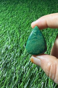 Jade vert naturel, cabochon taille poire, pierre précieuse polie à changement de couleur pour la fabrication de bijoux - Product Image 4