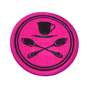 Écussons Couronne Artisanaux de Qualité Supérieure en Fil d'Or – Broderie Dorée Élégante Cousue Main – Écusson Couronne Brodé - Product Image 4